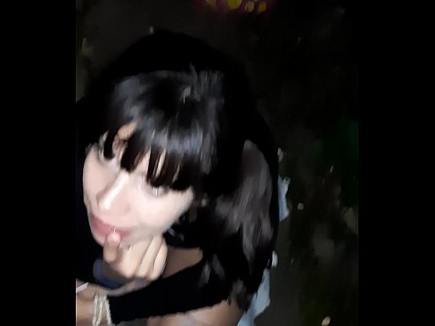 ❤️ في الشارع منتفخ القضيب مقابل الحلوى الجنس الممتاز